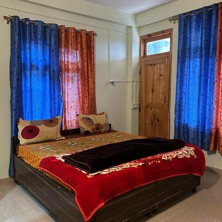 New Brahma Cafe Guest House Kalgha 外观 照片