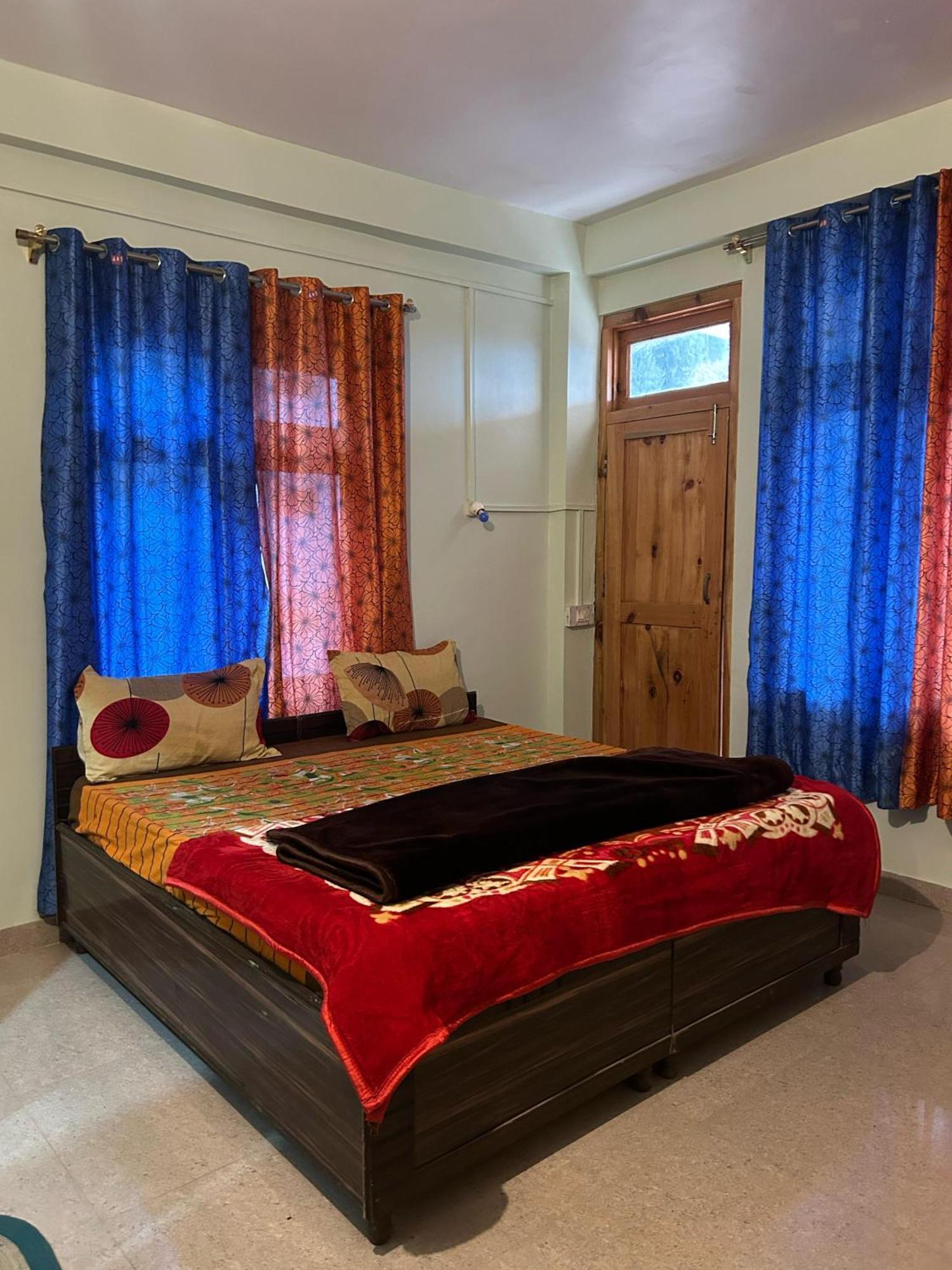 New Brahma Cafe Guest House Kalgha 外观 照片
