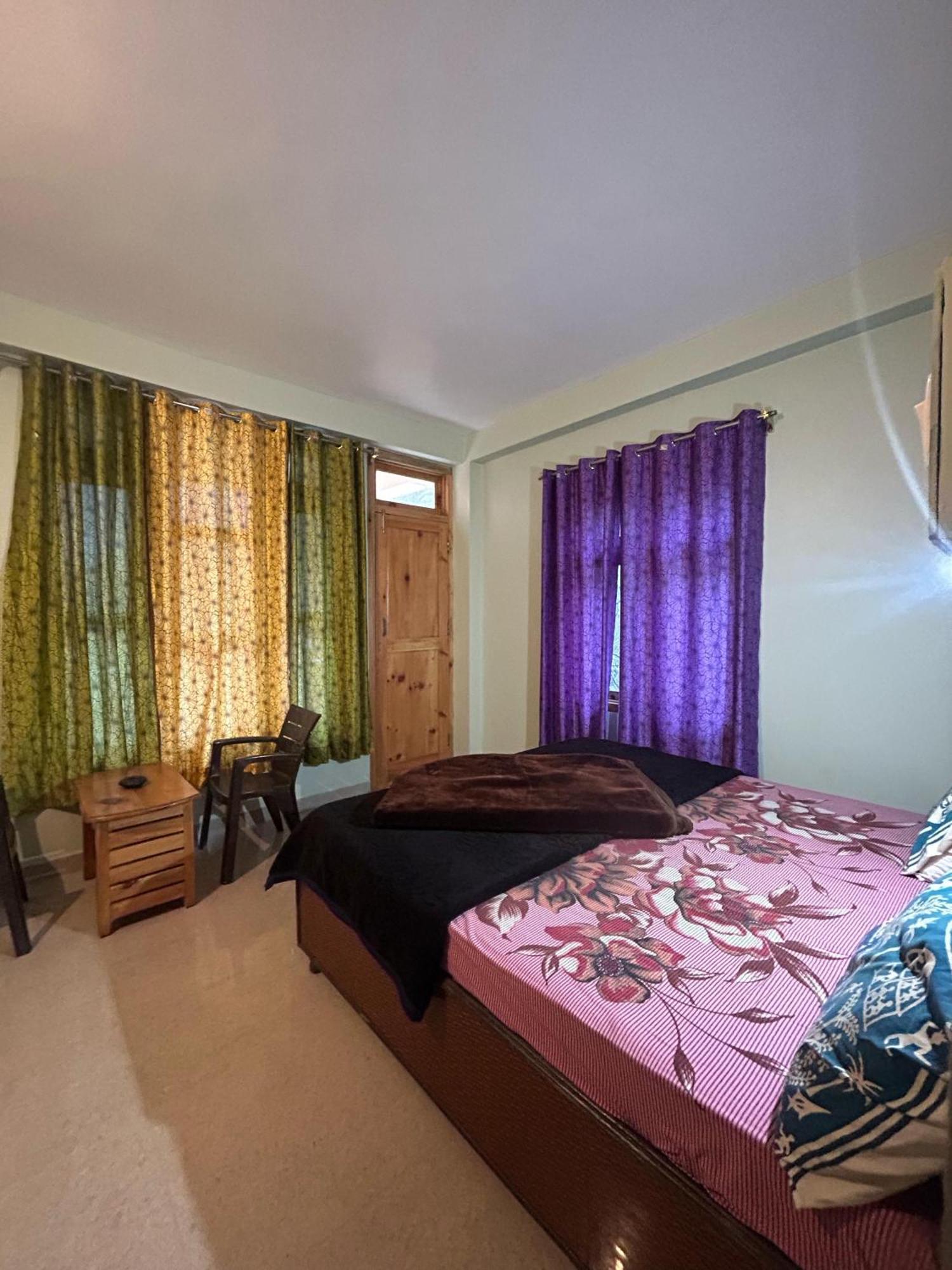 New Brahma Cafe Guest House Kalgha 外观 照片