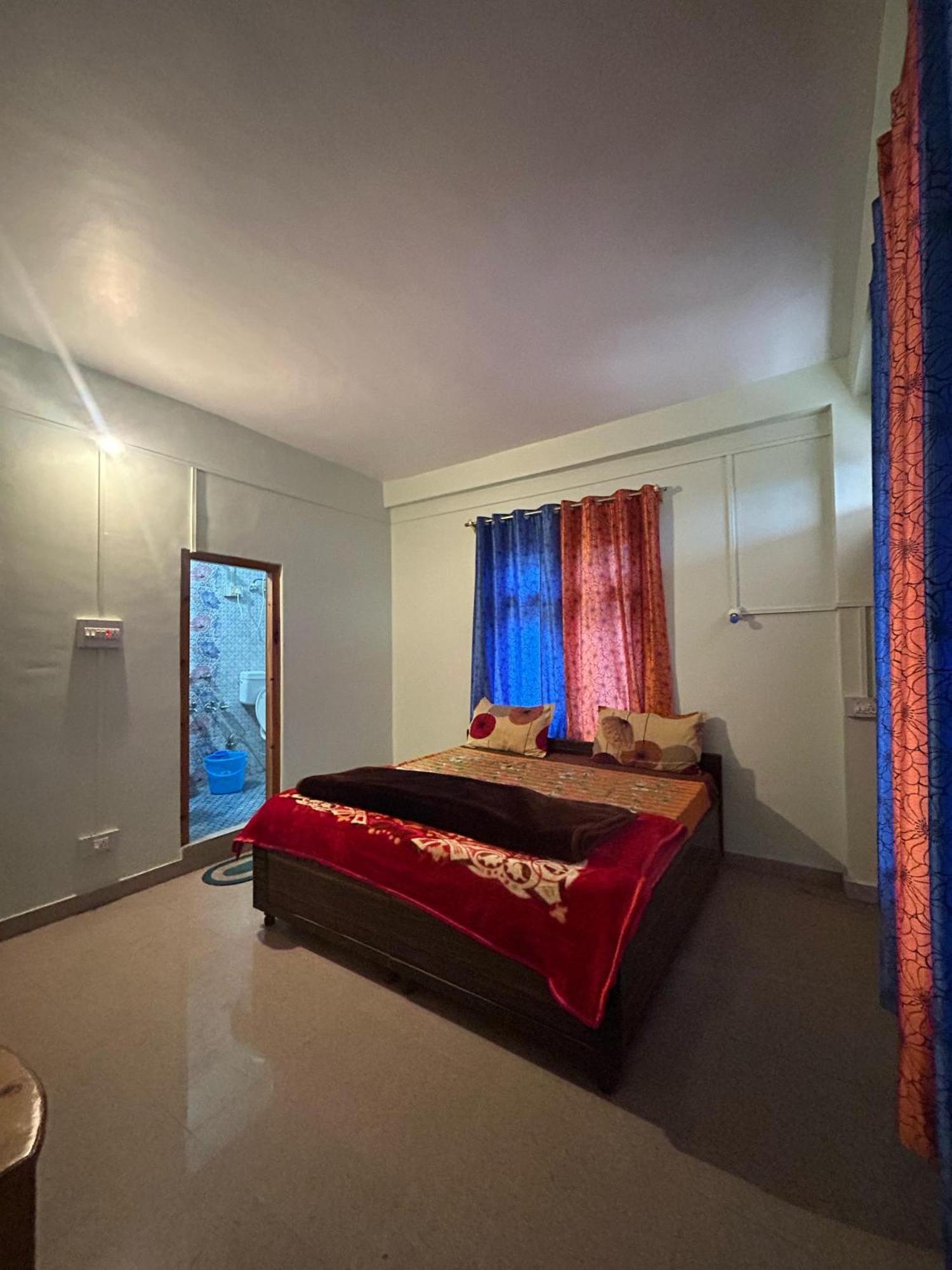 New Brahma Cafe Guest House Kalgha 外观 照片
