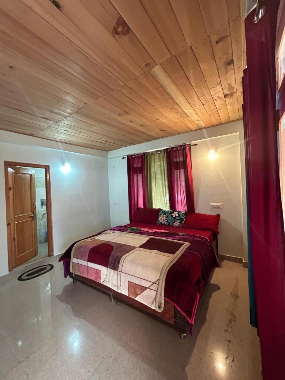 New Brahma Cafe Guest House Kalgha 外观 照片
