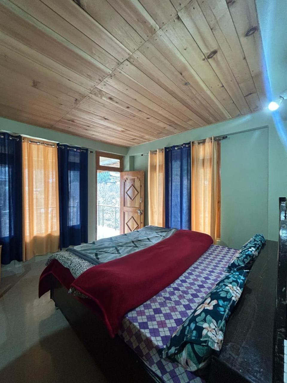 New Brahma Cafe Guest House Kalgha 外观 照片
