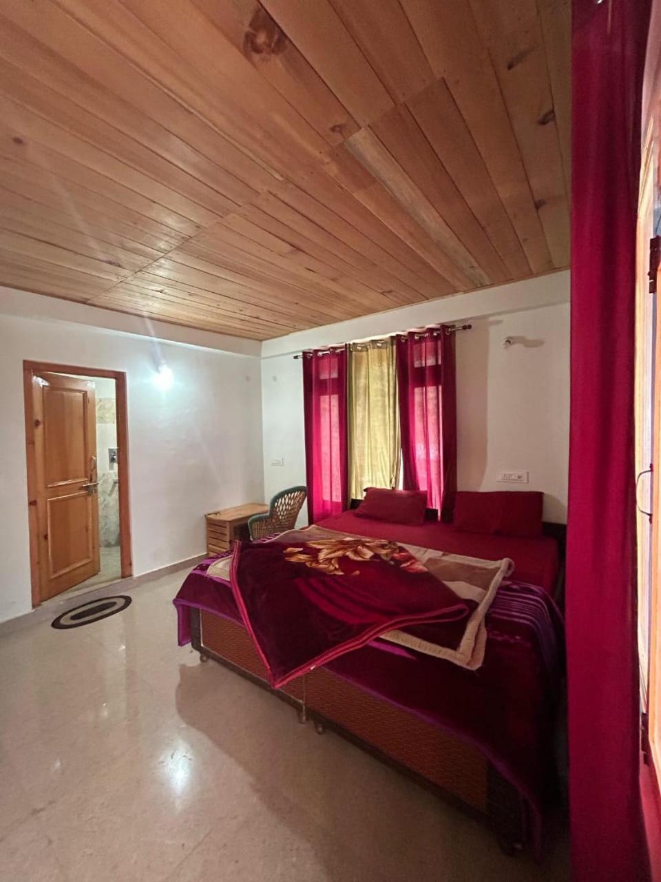 New Brahma Cafe Guest House Kalgha 外观 照片
