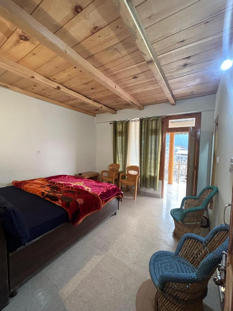 New Brahma Cafe Guest House Kalgha 外观 照片